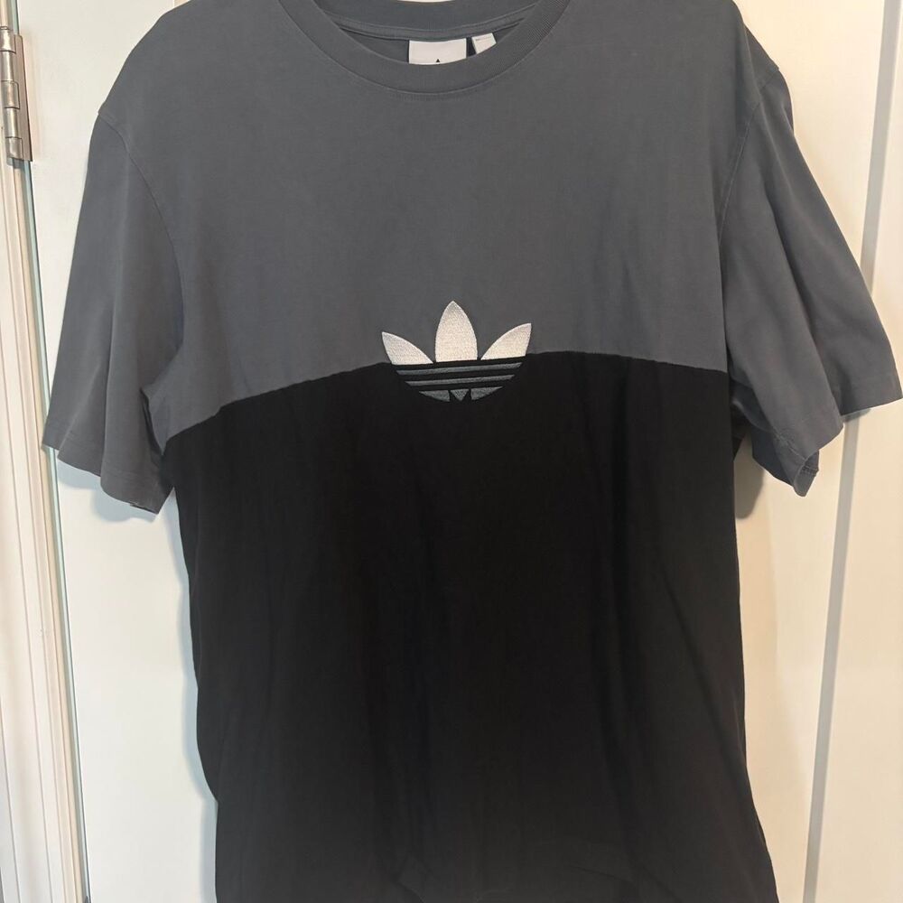 Adidas Men's Black and Grey T-shirt